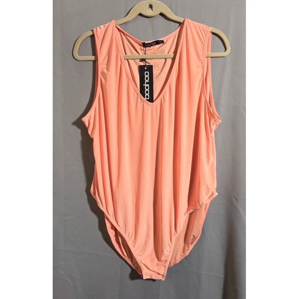 Boohoo Peach Sleeveless V-Neck Bodysuit Plus Size 20 Snap Closure NWT